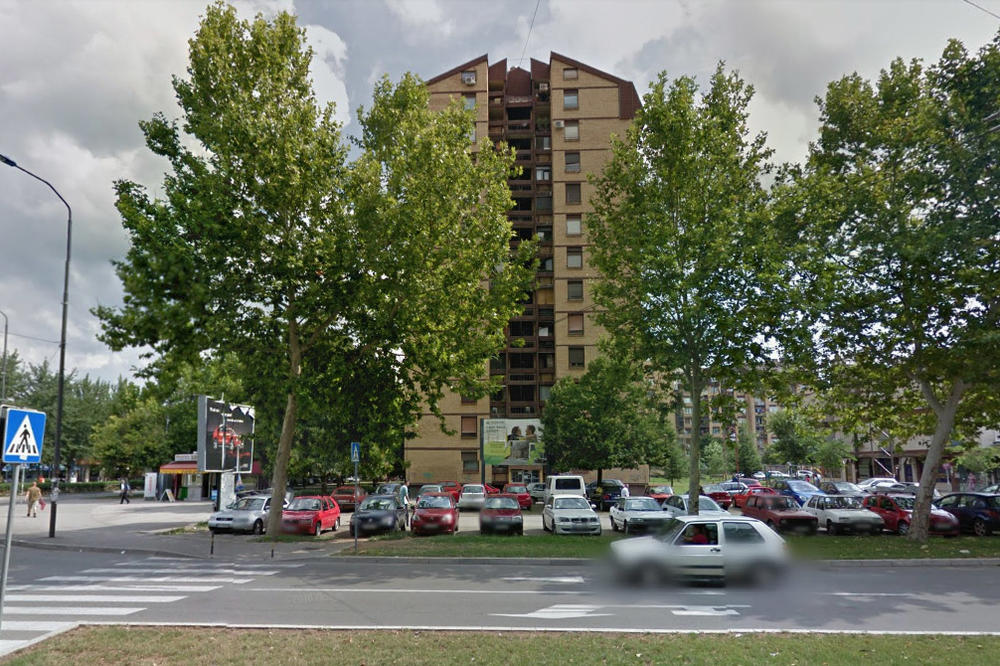 UPLAKANA MAJKA IZ NIŠA MOLILA POLICAJCE DA JOJ OTKRIJU TELO DETETA Zatekla ga je ispred zgrade POKRIVENOG ČARŠAFOM