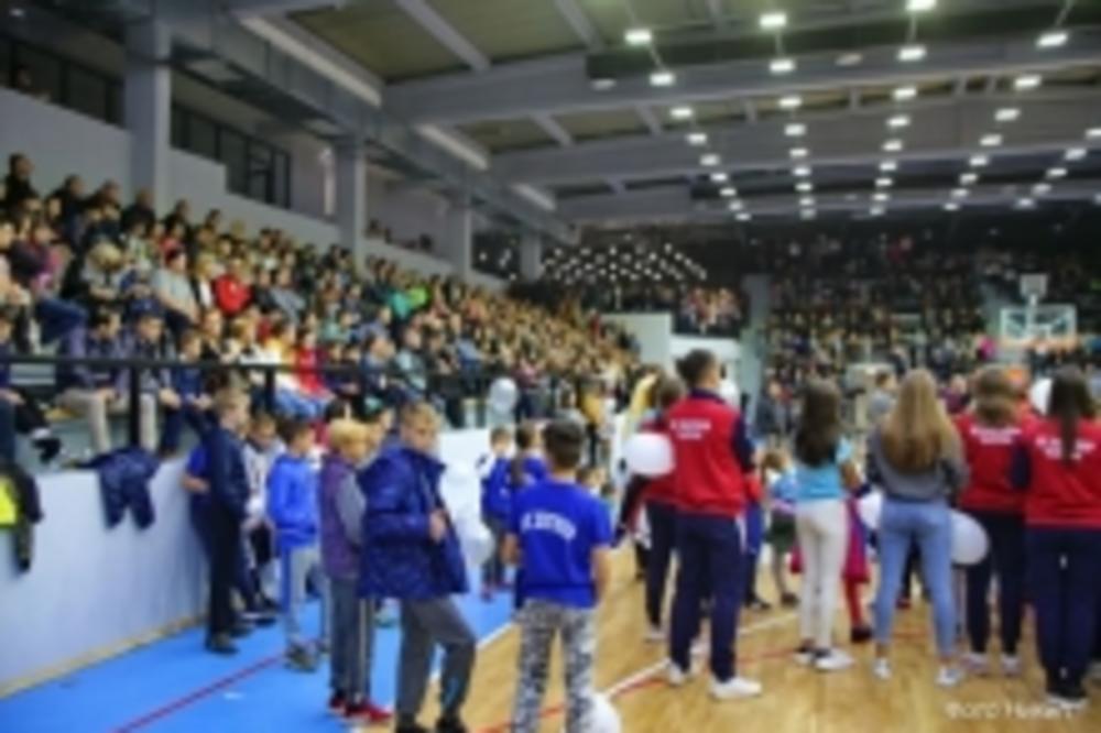 VLADA SRBIJE ODLUČILA Smeštaj u sportskoj dvorani za državljane Srbije koji se vraćaju iz Slovenije