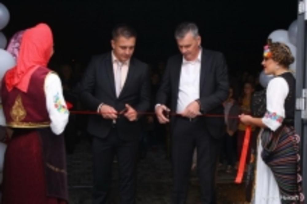 POTPUNO MODERNIZOVANA I REKONSTRUISANA SPORTSKA DVORANA! Stamatović: Ovo je veliki uspeh svih građana!