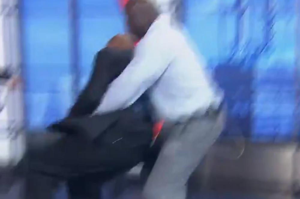 NE KAČI SE SA NJIM: Šek poludeo, pa obrisao patos sa Barklijem usred TV emisije!