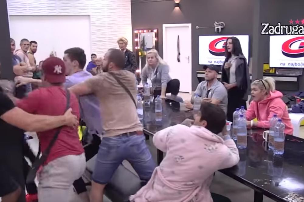 TUČA U ZADRUZI! Dvojica učesnika nasrnuli jedan na drugog! Ostali nisu mogli da ih zadrže! Pao je i udarac!