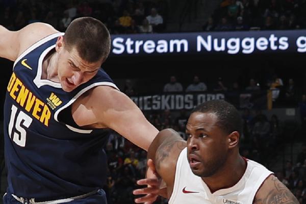 BOMBONE SA MARIHUANOM MU DOŠLE GLAVE: THC ga puk'o, pa dobio napad panike u avionu!