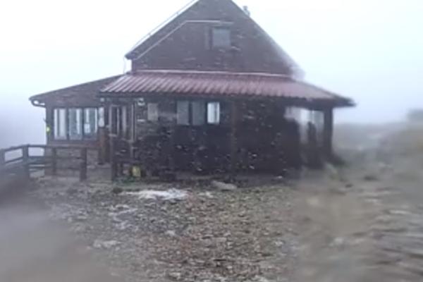 PAO PRVI SNEG! Nakon KIŠE, sada se i ZABELELO! Meštani ovih krajeva neka se PRIPREME! (VIDEO)