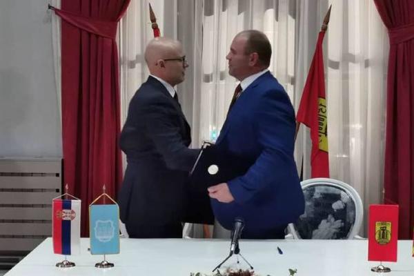 NOVI SAD I KUMANOVO POSTALI POBRATIMI: Potvrdili smo prijateljstvo koje traje već godinama!