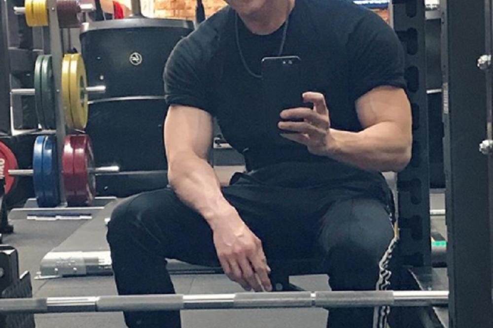 NA PRAGU JE PENZIJE, A IZGLEDA KAO APOLON: Žene su otkinule za njim, niko mu ne veruje koliko ima godina!