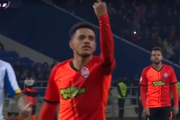 NAVIJAČI DINAMA RASPLAKALI IGRAČA ŠAHTJORA: Pokazao im srednji prst, gađao ih loptom, pa se zaleteli da ga biju!