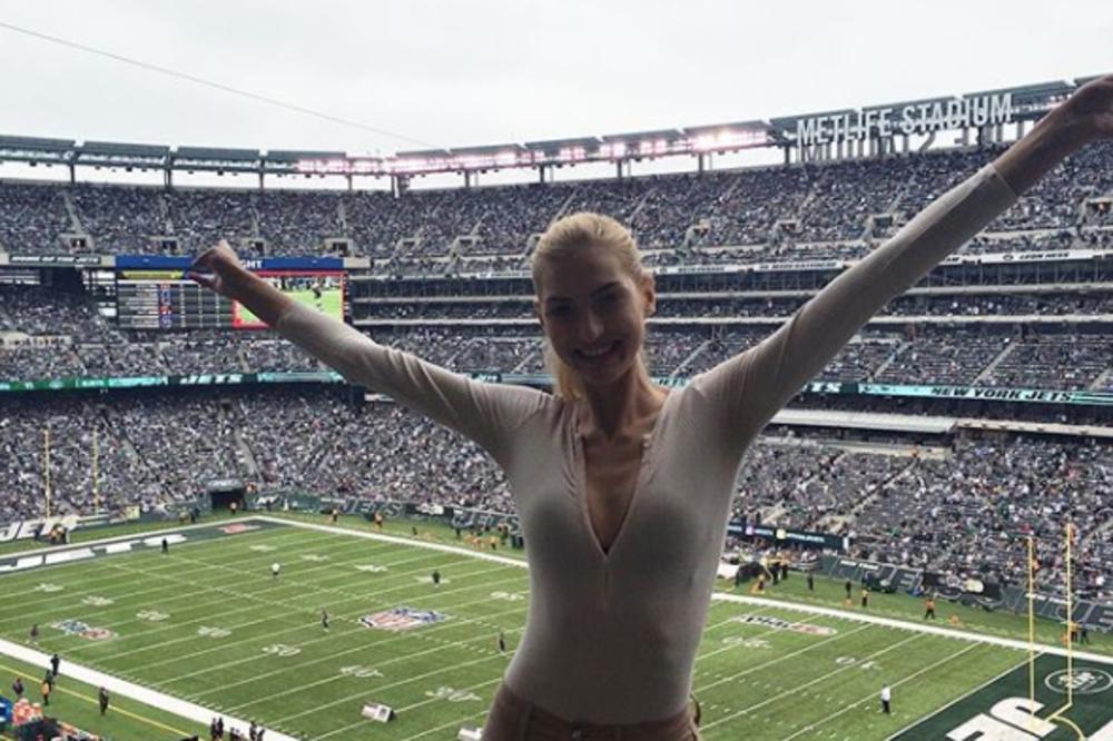 NAŠA MANEKENKA POSLE PADA KOD MILIJARDERA ZAVRŠILA U KOLICIMA: Ostaćete bez KOMENTARA kada vidite KAKO SADA IZGLEDA