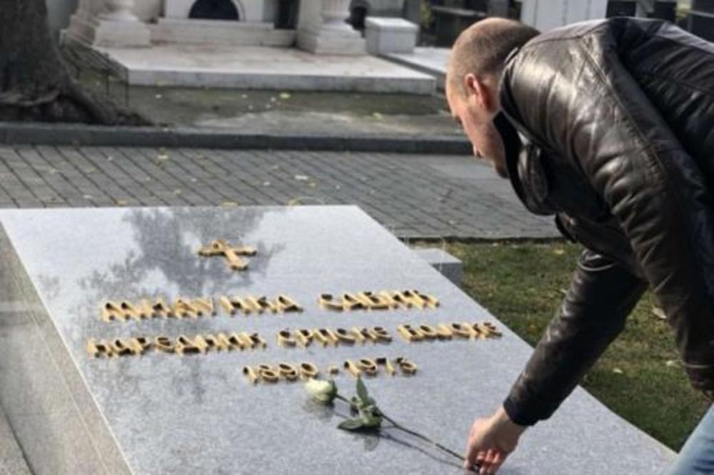 Božović položio venac na grob Milunke Savić: Značaj ličnog primera u kolektivnom sećanju!