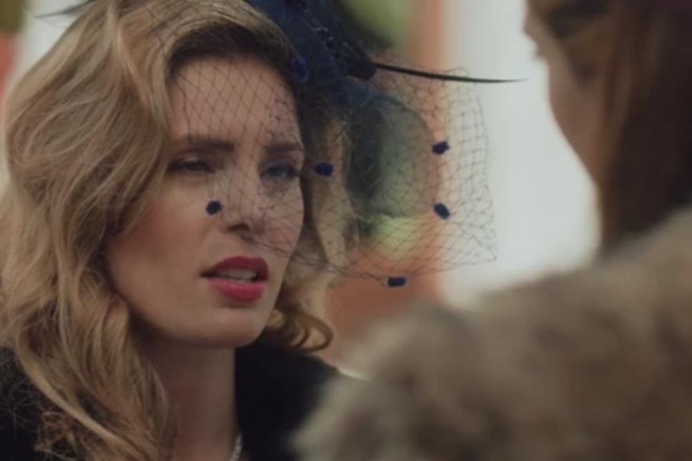 GLUMICA SE GODINAMA BORILA ZA POTOMSTVO! KONAČNO U 42. GODINI OSTVARUJE ŽIVOTNU ŽELJU: Pokazala trudnički stomak!