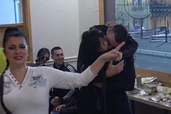 TOMOVIĆ I MAJA MARINKOVIĆ SE NAVATALI PRED SVIMA: Nisu mogli da obuzdaju STRASTI