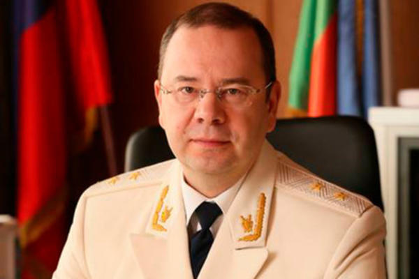 PUTIN VOLI KAD SU MU PODREĐENI LOPOVI: Moskovski tužilac ima platu 800 evra, a time je kupio HOTELE u Crnoj Gori!