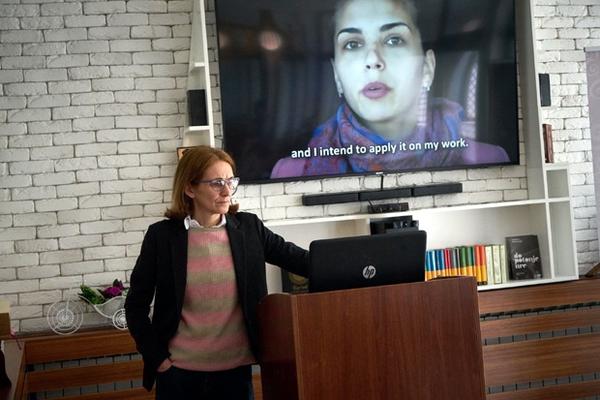 JEDEM JEDNOM U DVA DANA, PLATA MI JE MANJA OD 50 EVRA! Status profesorke Jasminke izazvao je opšti haos!