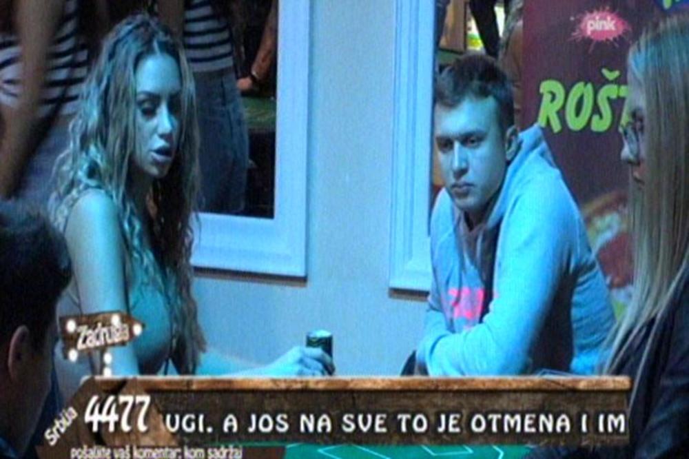 KARIĆ IVU NI NE PRIMEĆUJE! Sa njom je isključivo zbog OSMANA i fanova, pogledajte ga na šta liči pored nje! (FOTO)