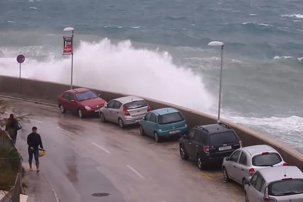 GRČKU UDARA VELIKO NEVREME A IMA I POPLAVA: Ugrožene opštine, zatvaraju se škole
