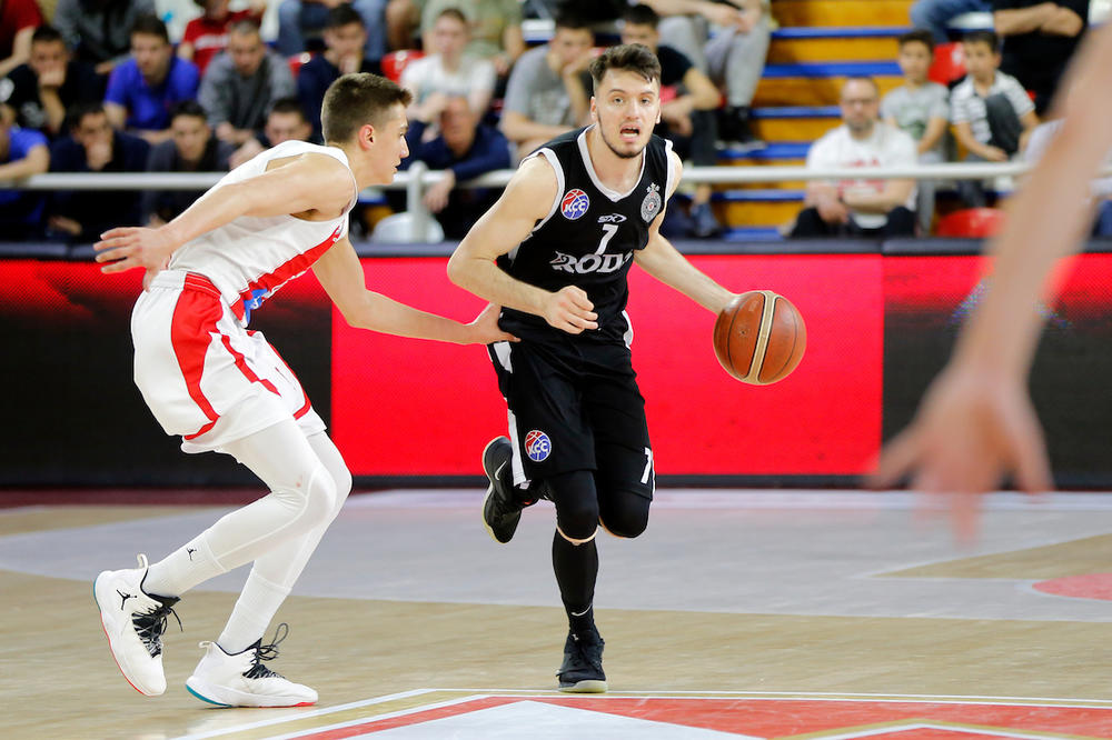 I ON KREĆE PUTEM MARKA PECARSKOG: Još jedan Partizanov talenat ide u FMP!