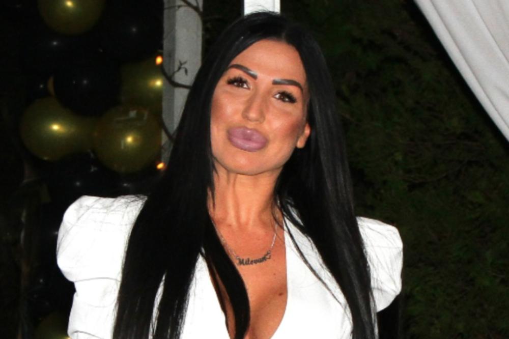 "U PRIRODNOM STANIŠTU!" Tijana Ajfon SKORO GOLA IZA REŠETAKA, snimak ZAPALIO DRUŠTVENE MREŽE - UMEŠANO JOŠ DEVOJAKA