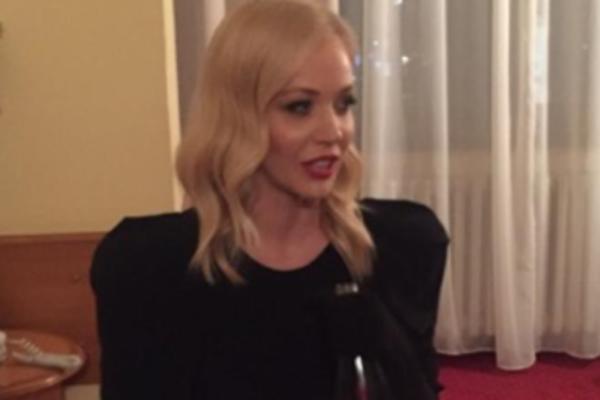 ROZGA SE ZA NASTUP ŠMINKA SAMO 7 MINUTA: Otkrila s kim snima duet, pa progovorila o ANGAŽMANU ZA ŽIRI ZVEZDA GRANDA