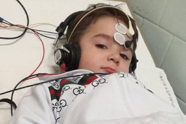 STRAHINJA NE ČUJE 100 ODSTO NA OBA UHA I NE GOVORI! Ima i EPILEPSIJU I ŠUM NA SRCU, a porodica JEDVA PREŽIVLJAVA