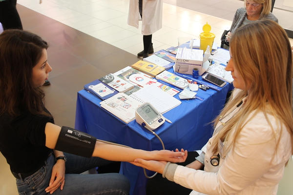 VAŽNO UPOZORENJE: Nije dovoljna samo dobra kontrola nivoa šećera u krvi da bi pacijenti bili adekvatno lečeni