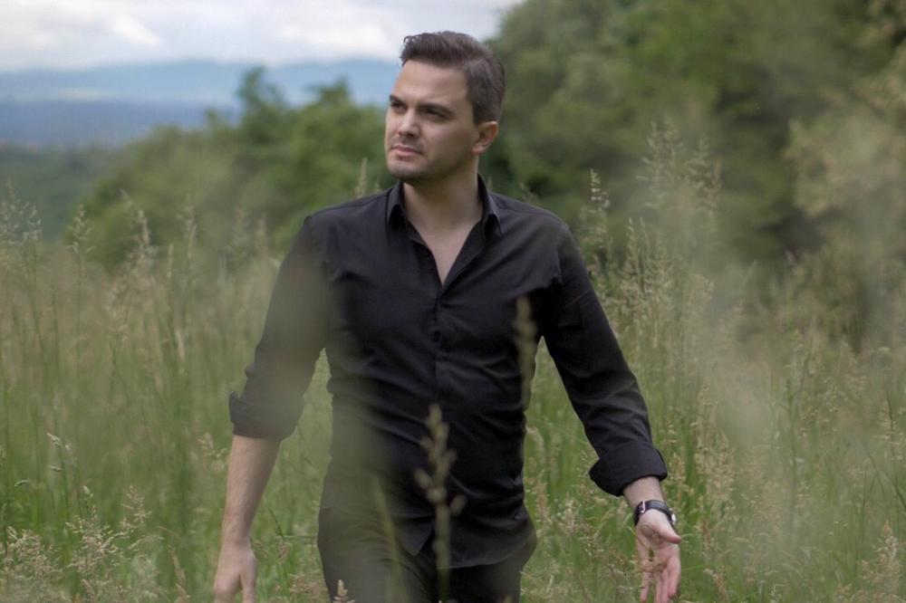 VELIKO PRIZNANJE ZA NEMANJU KUJUNDŽIĆA: Mladi pevač među velikanima!