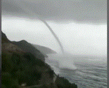 UHVAĆENa PIJAVICA IZNAD DUBROVNIKA: Hrvatska se oporavlja od nevremena, kamere su zabeležile strašan prizor (VIDEO)