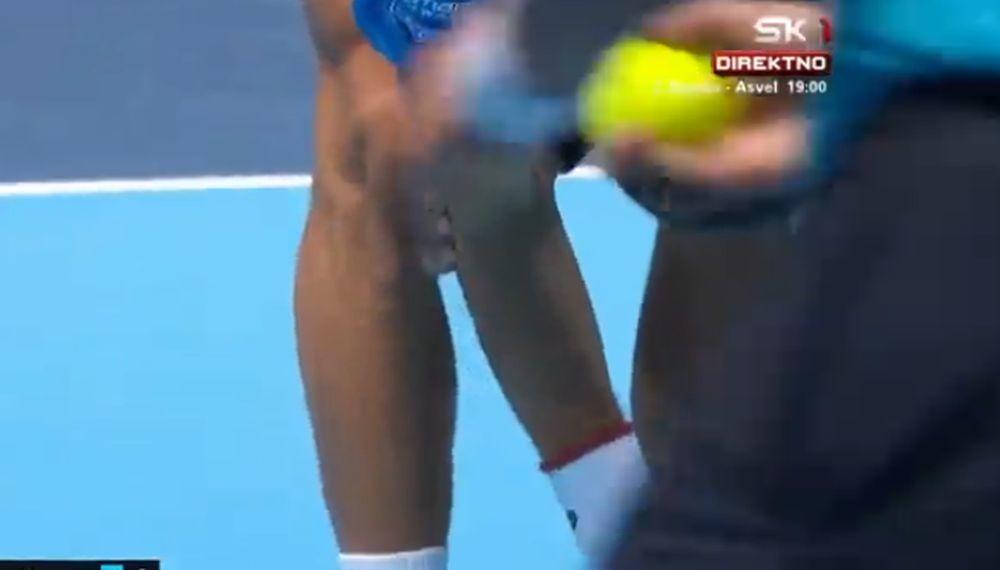Trenutak kada je Đoković osetio bol u laktu