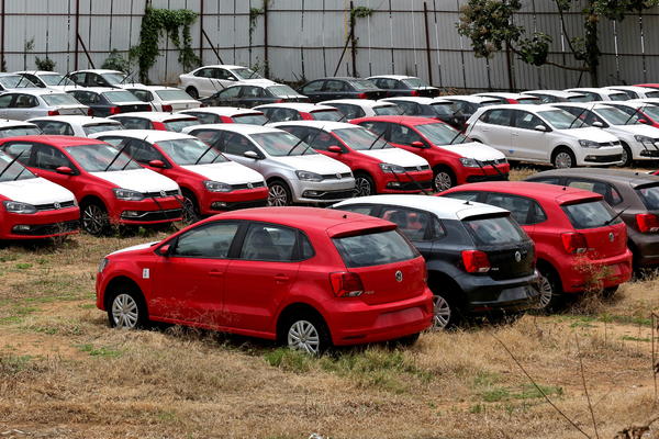 INTERNET JE PUN OGLASA ZA PRODAJU AUTOMOBILA: Stručnjaci otkrili da li je PRAVI ČAS za kupovinu četvorotočkaša