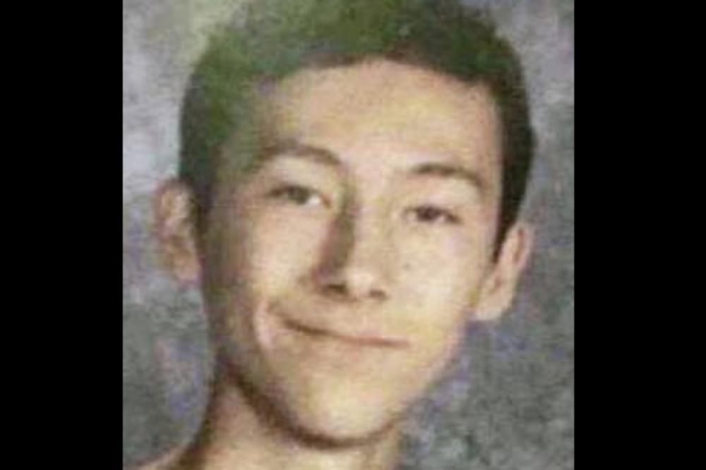 OVO JE DEČAK KOJI JE UBIO 2 UČENIKA U SAD: Isplivali JEZIVI DETALJI o njegovoj porodici, zbog OVOGA je pukao!