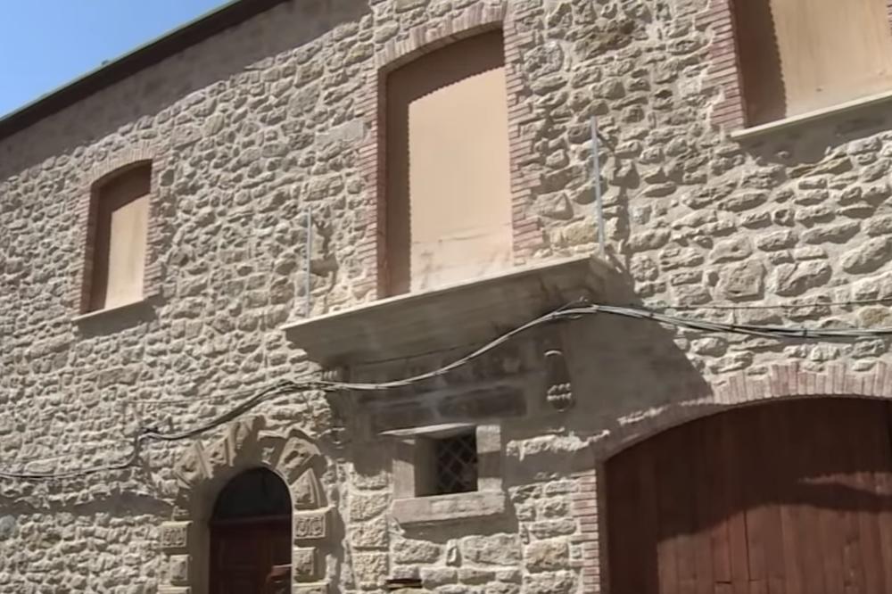 KUPILI SU KUĆU ZA 1 EVRO U ITALIJI: Ovo ih je dočekalo kada su otišli tamo - i zapravo su platili OVU SUMU!