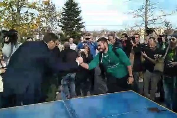UREDNIK ESPRESA IGRAO STONI TENIS SA PREDSEDNIKOM SRBIJE! Šta mislite, ko je pobedio, VUČIĆ ILI PLAVČIĆ? (VIDEO)