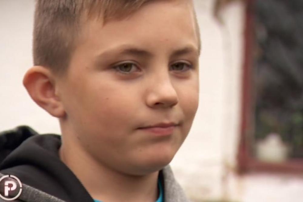 DEJANA (11) JE MAJKA OSTAVILA I ODVELA MU MLAĐU SESTRU: Spava na kauču sa bakom, a majku je video samo na Fejsu...