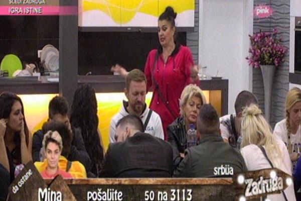 SAŠKI POMENULI HARMONIKAŠA MILANA, ONA POTPUNO ODLEPILA: Ščepala LONAC pa krenula na Mariju!