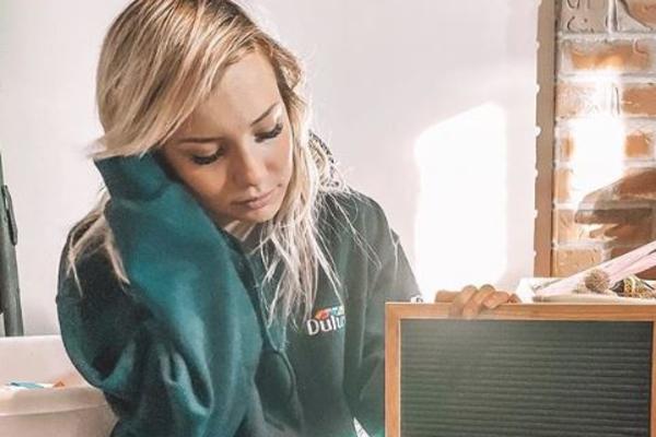 OVA DEVOJKA IMA 300.000 PRATILACA I SAVRŠEN ŽIVOT NA SLIKAMA! Evo šta se ZAPRAVO krije iza osmeha ove MAME