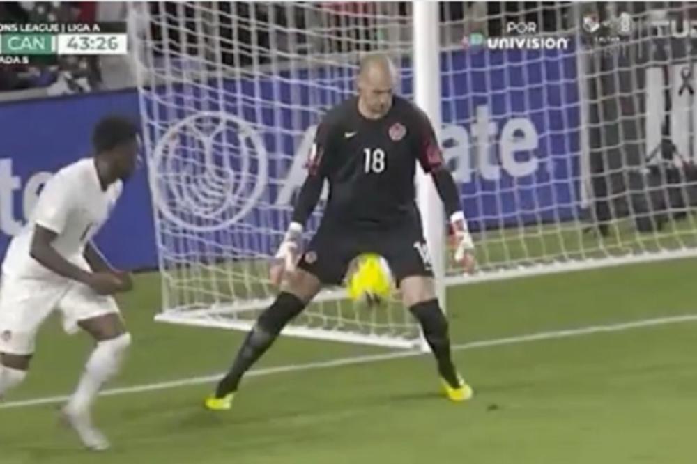 BORJAN NIJE MOGAO DA VERUJE: Golman Zvezde učestvovao u najčudnijoj fudbalskoj sceni koju smo videli!