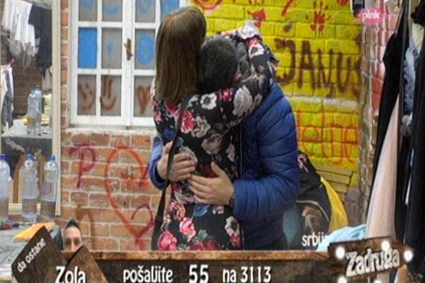 KLELA SE U ŽIVOT DETETA, PA SE POMIRILA SA ZOLOM! Marija pljunula miljanu u APARTMANU