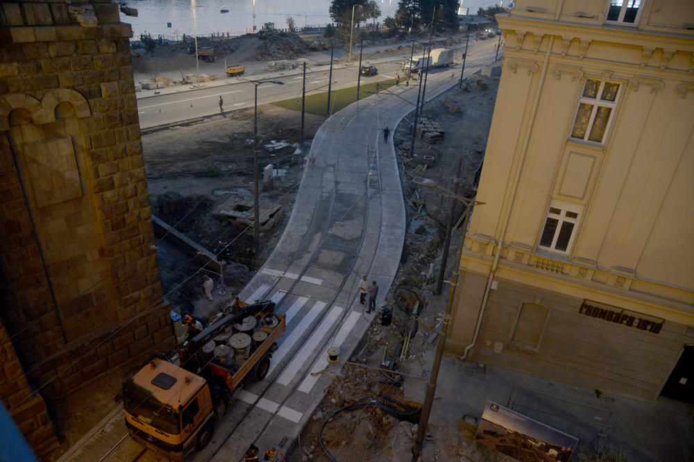BRUTALNO UBISTVO KOD BETON HALE: Muškarac pronađen nasred ulice sa KRVAVIM PODLIVIMA PO TELU