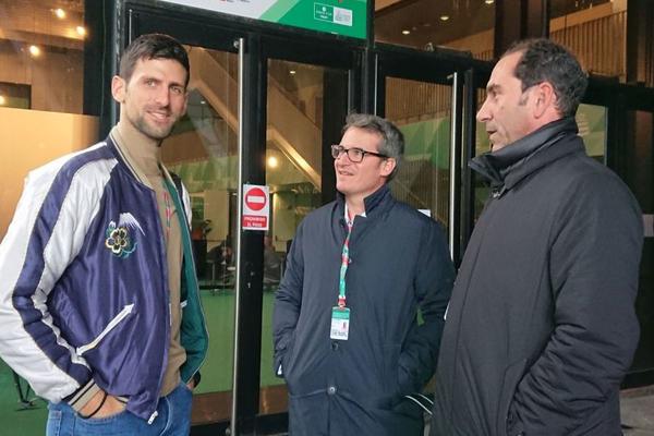 ĐOKOVIĆ STIGAO U KAHA MAHIKU: Pike ga dočekao na aerodromu, pa ga ispratio do kontejnera!