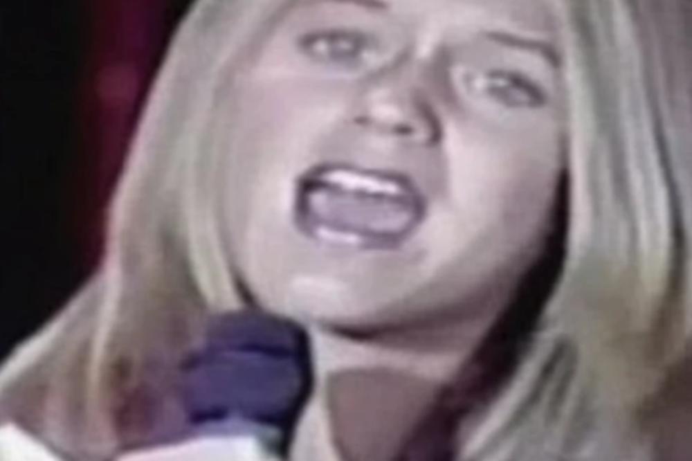 PRVI ALBUM JE PRODALA U SAMO 200 PRIMERAKA I PUKLA! Promenila ime i IZGLED i da nas je potpuno DRUGAČIJA!