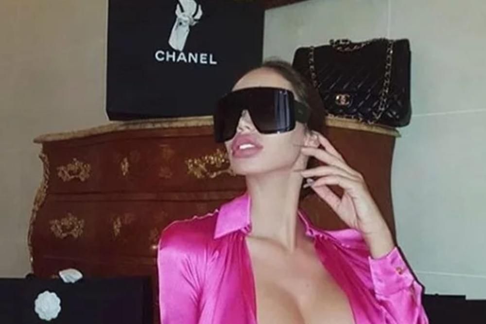 TOLIKO SE IZOBLIČILA DA LIČI NA RODU: Soraja ŠOKIRALA javnost BIZARNOM FOTKOM, a nije u pitanju GOLOTINJA! (FOTO)