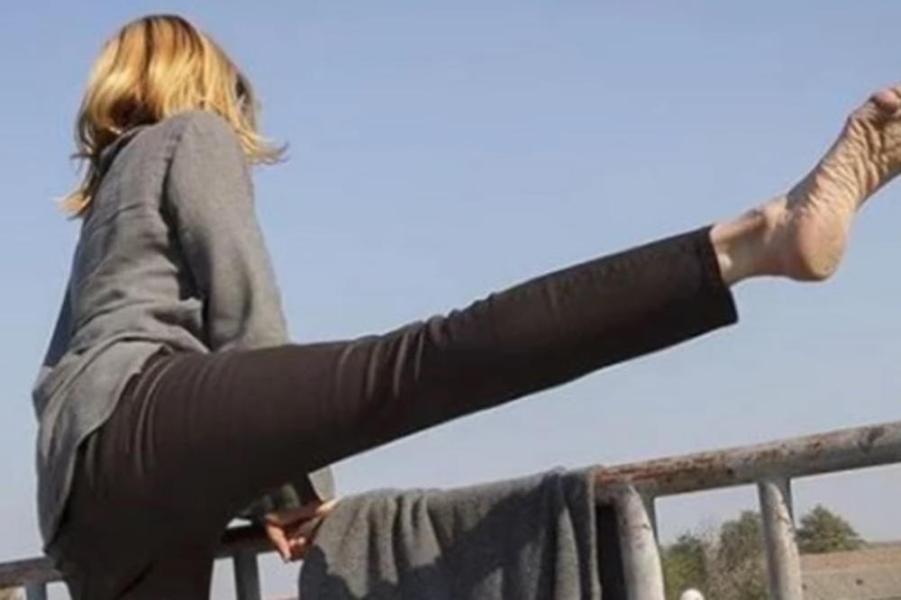 DOK JE BALAŠEVIĆ U BOLNICI, NJEGOVA ŽENA OBJAVILA ČUDNE FOTKE: Skida cipele i preskače OGRADU NA MOSTU