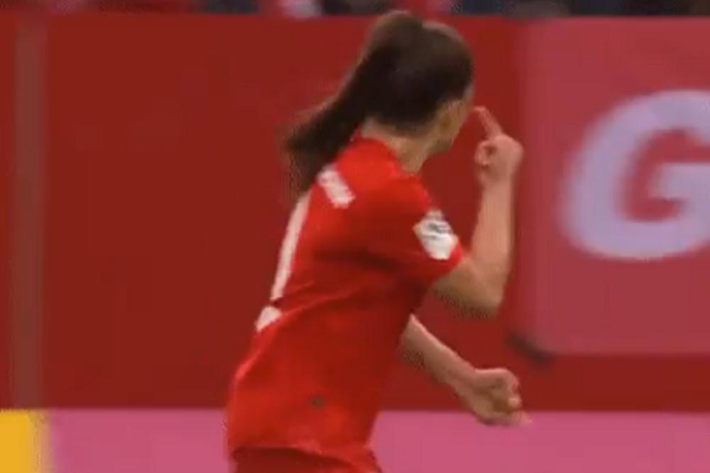 SRPKINJA U CENTRU SKANDALA U NEMAČKOJ: Dala gol, pa pokazala srednji prst bivšoj saigračici!