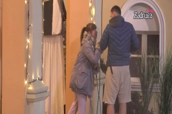 SMRDE TI NOGE! MIRISALA SAM TI IH DOK SI SPAVAO: Zola se ZALEDIO kad je čuo ŠTA Miljana radi dok on spava! (VIDEO)