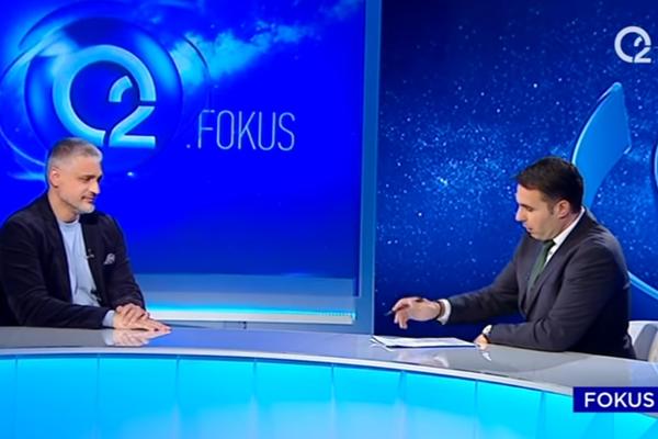 SRBIJA JE NESREĆNA ZEMLJA, JER U NJOJ ŽIVI PREVIŠE IDIOTA, TO TREBA LEČITI! Čeda Jovanović o Vučićevom zdravlju