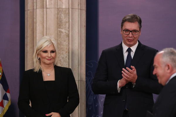 VUČIĆ PRVI PUT U JAVNOSTI NAKON BOLOVANJA! Imao je VAŽAN sastanak u Predsedništvu