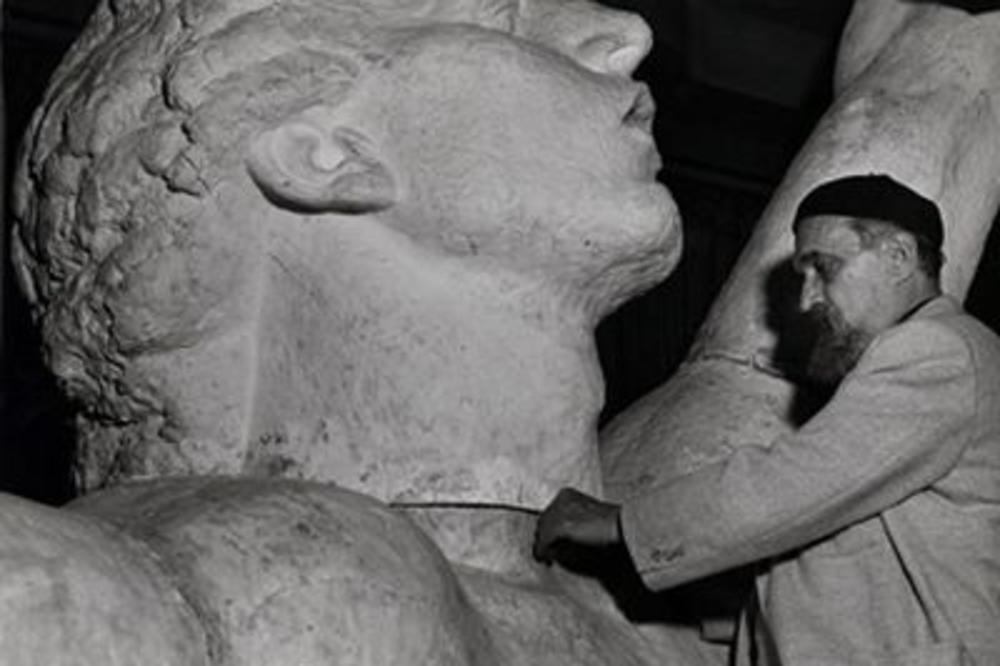 KLESAO JE NAJVAŽNIJE BEOGRADSKE SPOMENIKE, A POJAVIO SE I U SENKAMA: Ko je famozni vajar Ivan Meštrović?