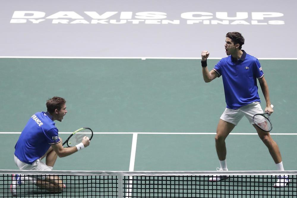 UMALO SENZACIJA U GRUPI U KOJOJ SE NALAZI I SRBIJA: Trosatna borba u dublu donela tešku pobedu Francuzima!