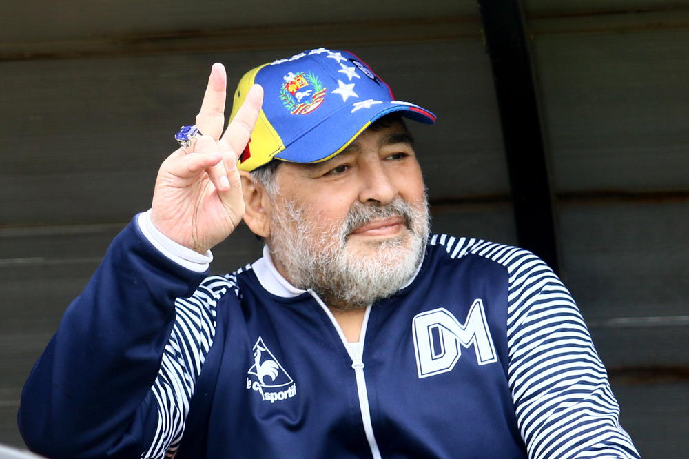 Potpisao Maradona!