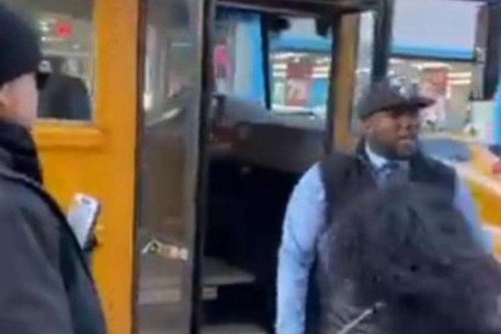 IZBACIO JE DEČAKA IZ AUTOBUSA: Putnici su skočili ali kada su saznali o kome je reč, nastao je muk! (VIDEO)