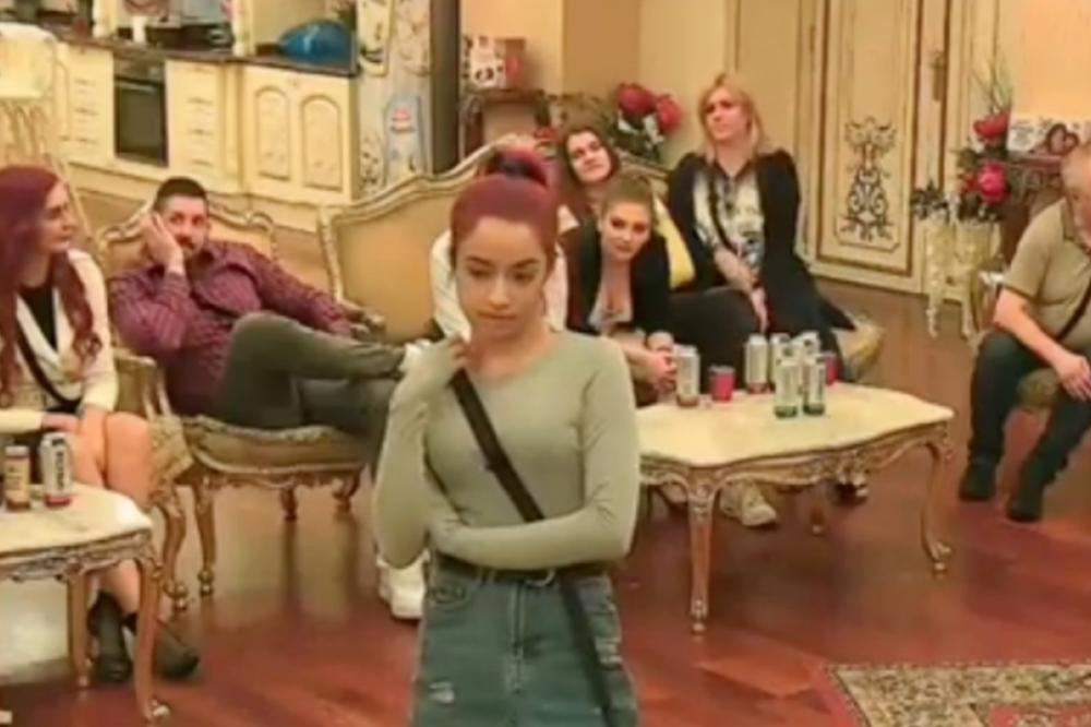 ONA JE NAPUSTILA FINALE A ONDA IH JE SVE IZNAPUŠAVALA! Ubili ste me, a imam samo 18 godina...JEZIVE REČE!