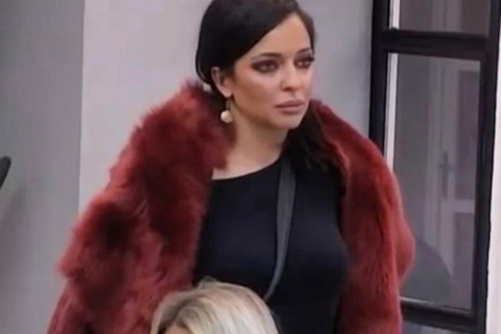 JELENU UPOZORILA TETKA: Sa njim samo budi u drugarskim odnosima! (VIDEO)